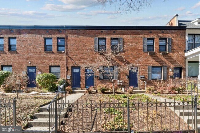 Building Photo - 123 17th St SE