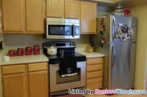 Building Photo - Great 2 Bed 1.5 Bath Townhome