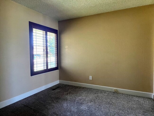 Building Photo - beautiful 4 bedroom home in Carson City