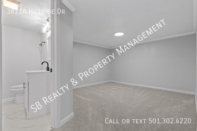 Building Photo - 3812A Hillside Dr-