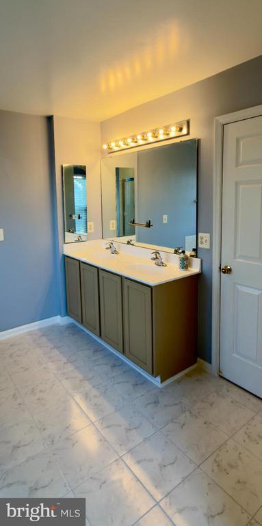 Building Photo - 15044 Danehurst Cir