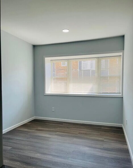 Building Photo - 1806 67th Ave