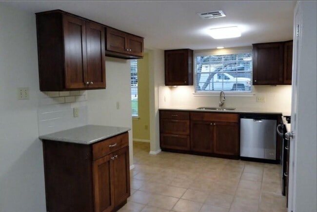 Building Photo - 12107 Tanglebriar Trail