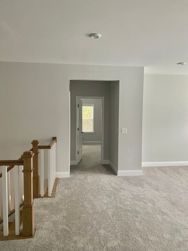 Building Photo - 586 The Parks Dr
