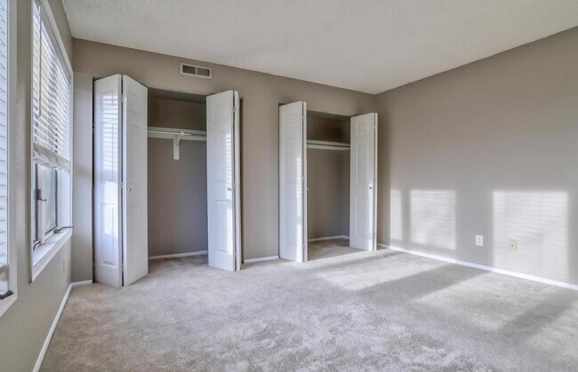 Building Photo - 6435 S Dayton St, #304