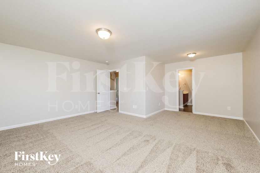 Building Photo - 3929 Creekmoore Dr