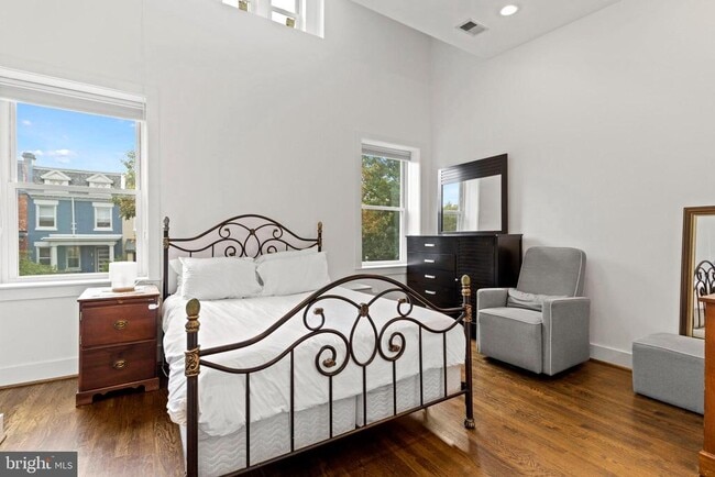 Building Photo - 1928 First St NE