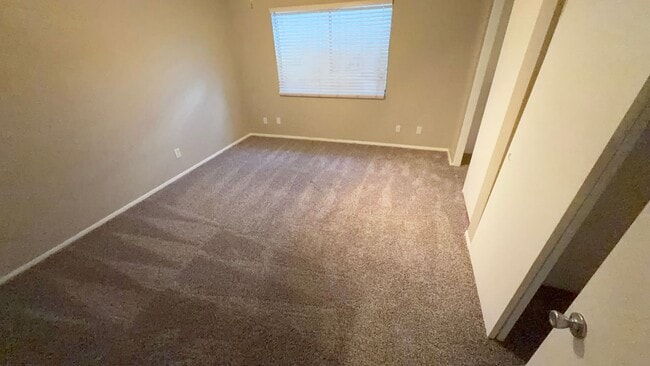 Building Photo - 2 bedroom 1 bath