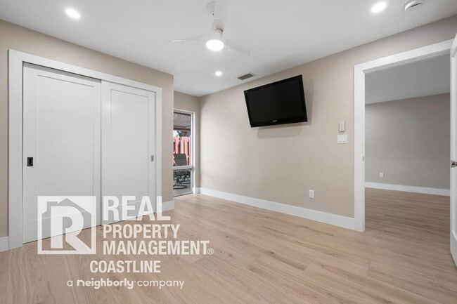 Building Photo - Luxurious Fully Renovated 2 Bed/2Bath Condo