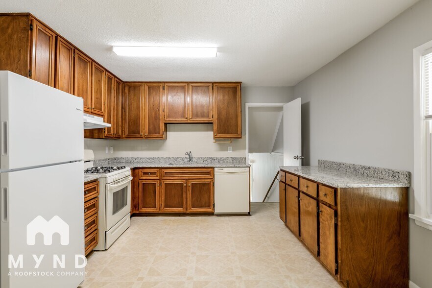 Building Photo - 1530 Ridgewood Dr
