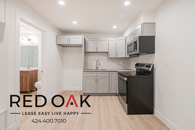 Building Photo - 6738 Independence Ave