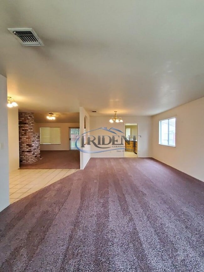 Building Photo - Beautiful Yuba City home on a large lot