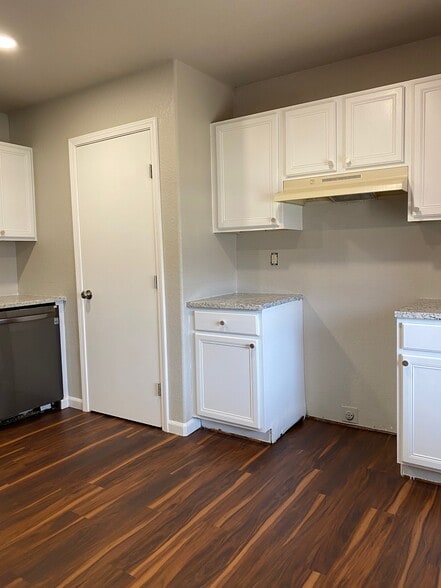 Building Photo - 6339 Aspen Farm