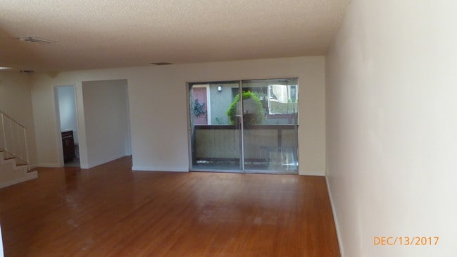 Living Room Picture #1 - 20214 Cohasset St