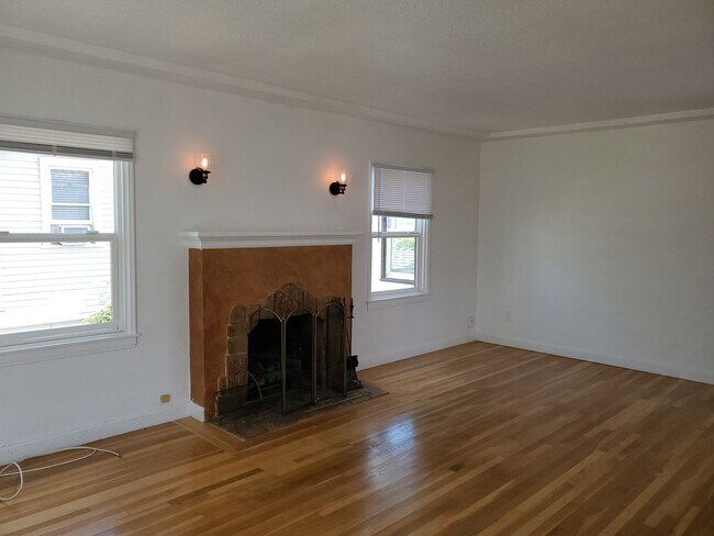 Building Photo - Charming Spanish Style Villa in the heart of Tower!