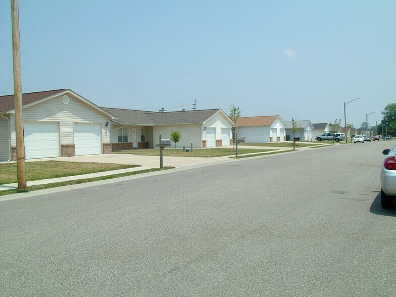 Building Photo - 128 Autumn Pine Dr