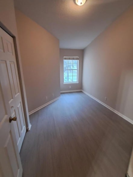 Building Photo - 9759 Lago Dr