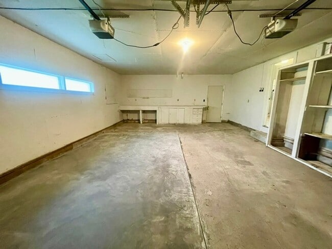 Building Photo - 1201 E Lark St