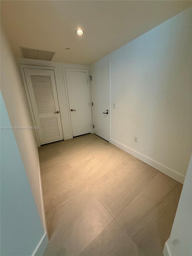 Building Photo - 1100 S Miami Ave