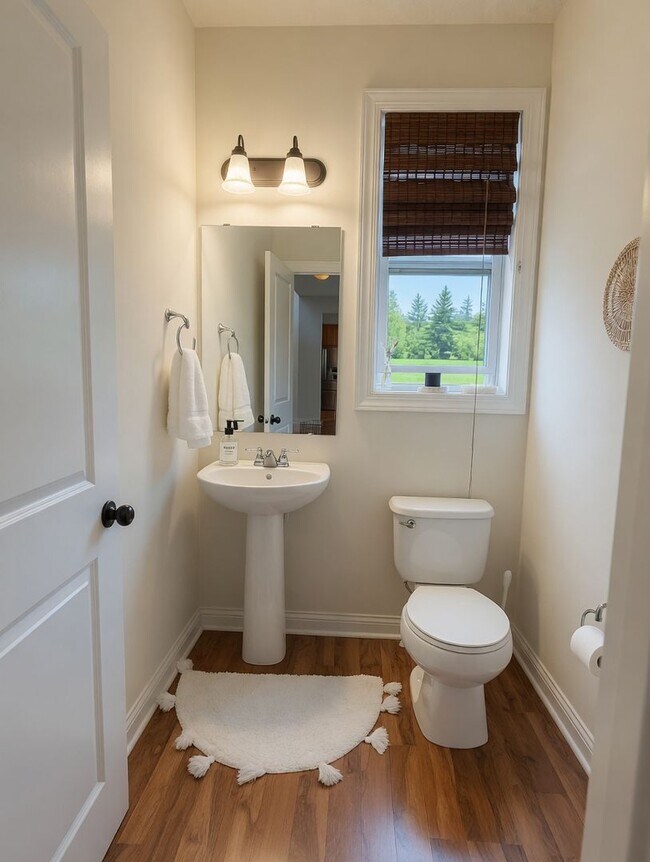 Building Photo - Beautiful 5bed 4bath Home, Nestled in a Prime Plymouth Neighborhood