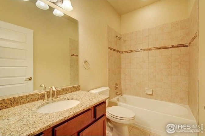 Upstairs bathroom - 3078 Nebula Ct