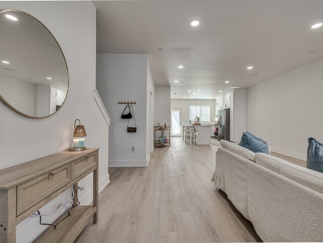 Building Photo - 1644 N Leverett Ave