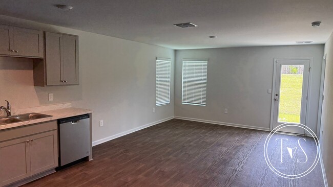 Building Photo - 128 Lakeside Dr