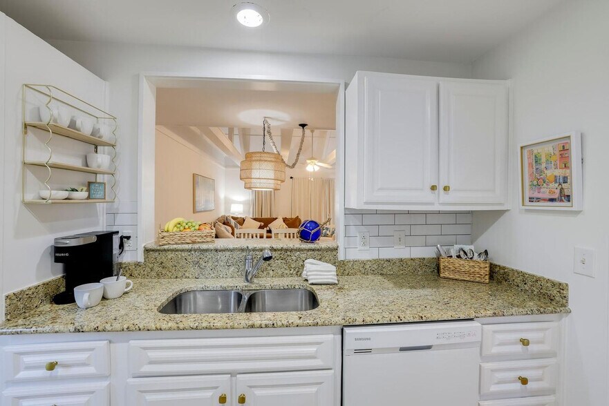 Building Photo - 45 Queens Folly Rd