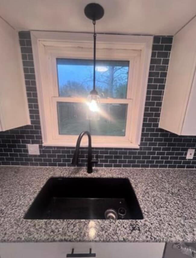 Building Photo - Looking for a shorter lease term? Available for 6-9 month lease.