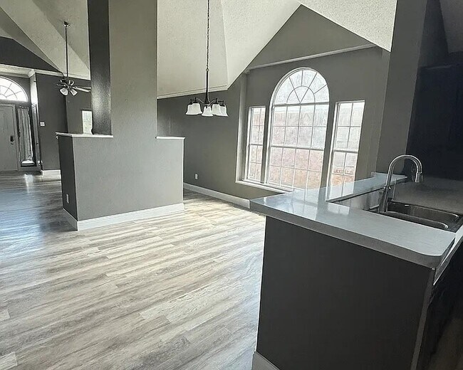 Building Photo - 5634 Indian Hill Dr