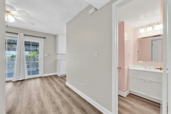 Building Photo - 4984 Argyle Dr