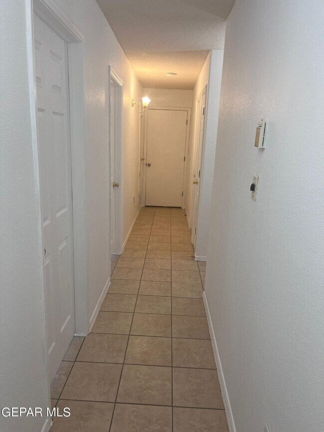 Building Photo - 14061 Tierra Leona Dr