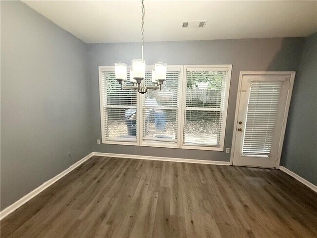 Building Photo - 2443 Walnut Tree Ln