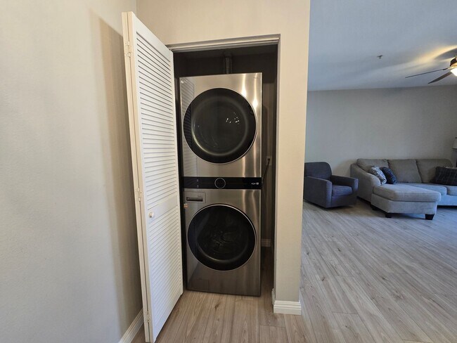 Building Photo - CANYON CREST CONDO