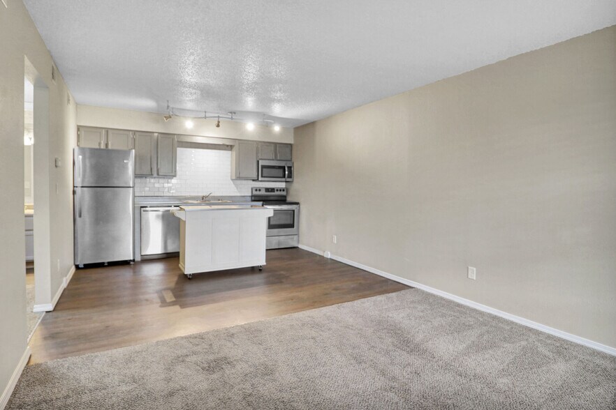 Pheasant Run Apartments 1102 NE Independence Ave Lee's Summit MO