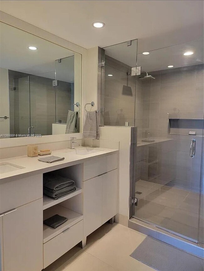 Building Photo - 150 Ocean Ln Dr