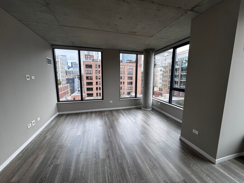 Building Photo - 26 N Sangamon St