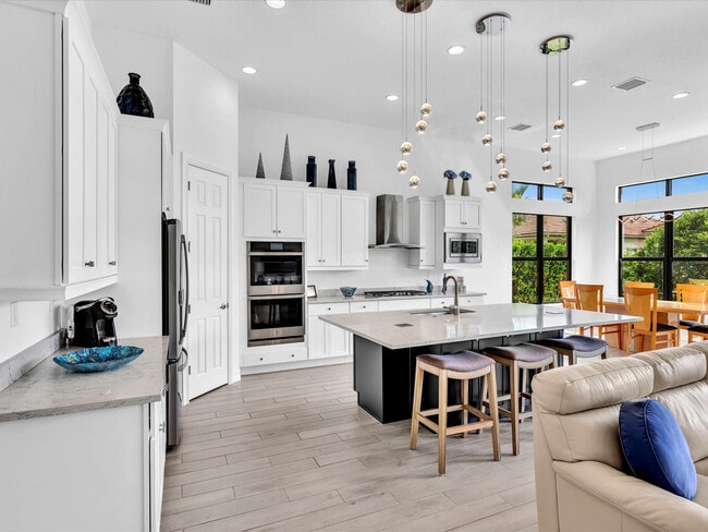 Building Photo - 8928 Bastille Cir E