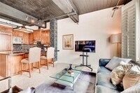 Building Photo - Fabulous and Furnished!