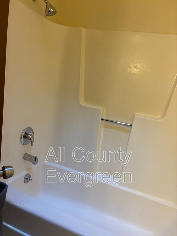 Building Photo - 987 26th Pl NE