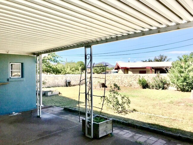 Building Photo - 7811 Cielo Vista Dr