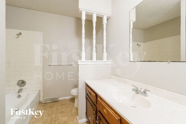 Building Photo - 2906 NW 3rd Terrace