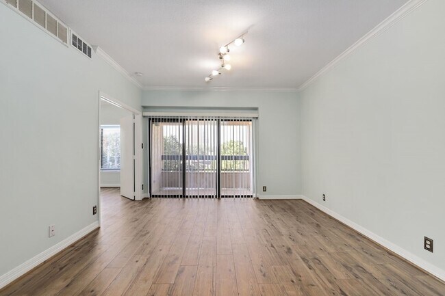 Building Photo - 2209 S Braeswood Blvd