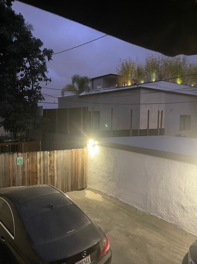 Building Photo - 8975 Shoreham Dr