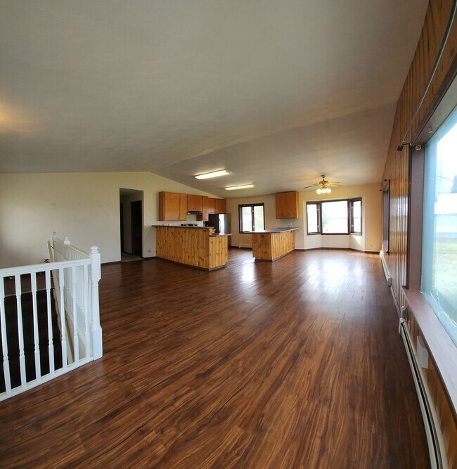 Primary Photo - Commerce Duplex