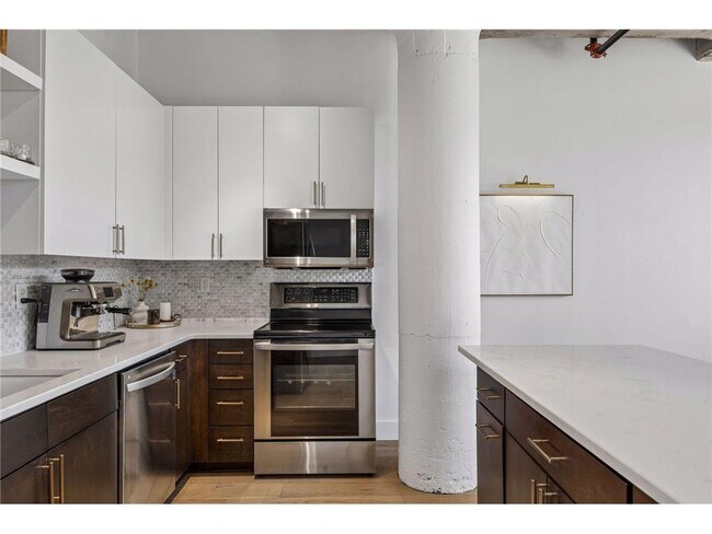 Building Photo - 618 N Washington Ave