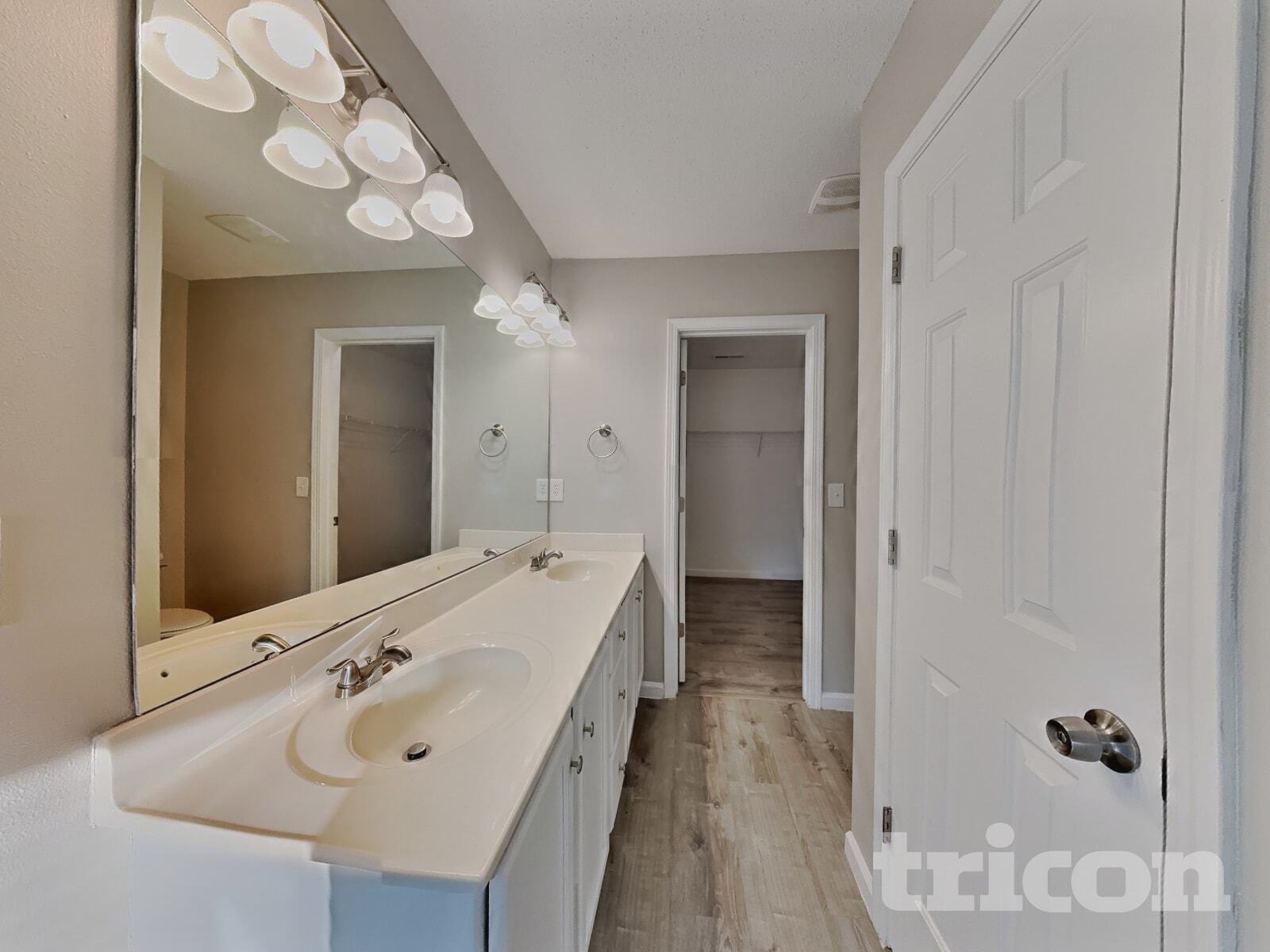 Building Photo - 3733 Eskdale Dr