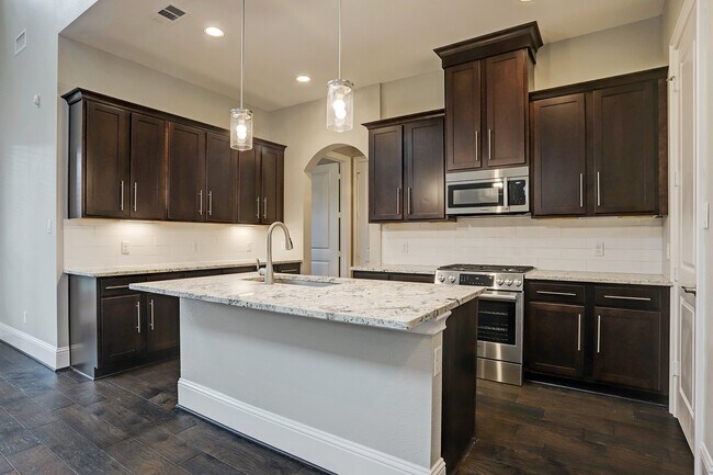 Building Photo - 4851 Benning Dr
