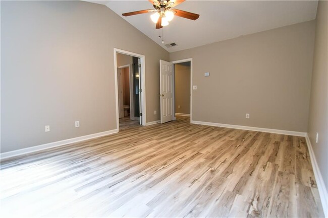 Building Photo - 340 Avebury Ct
