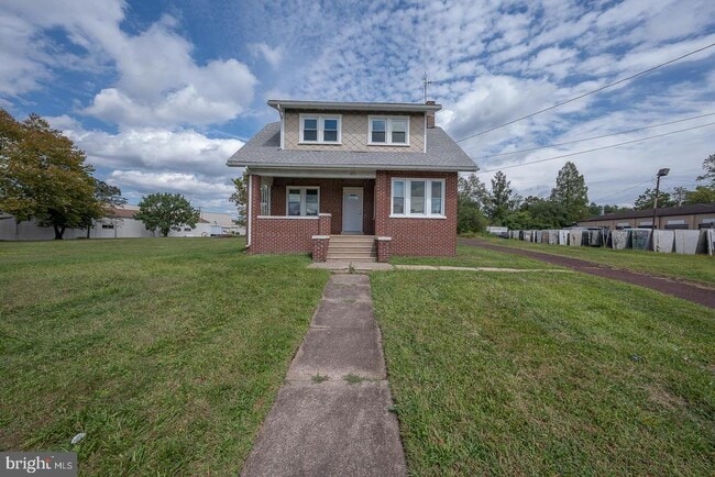 Building Photo - 1075 S County Line Rd